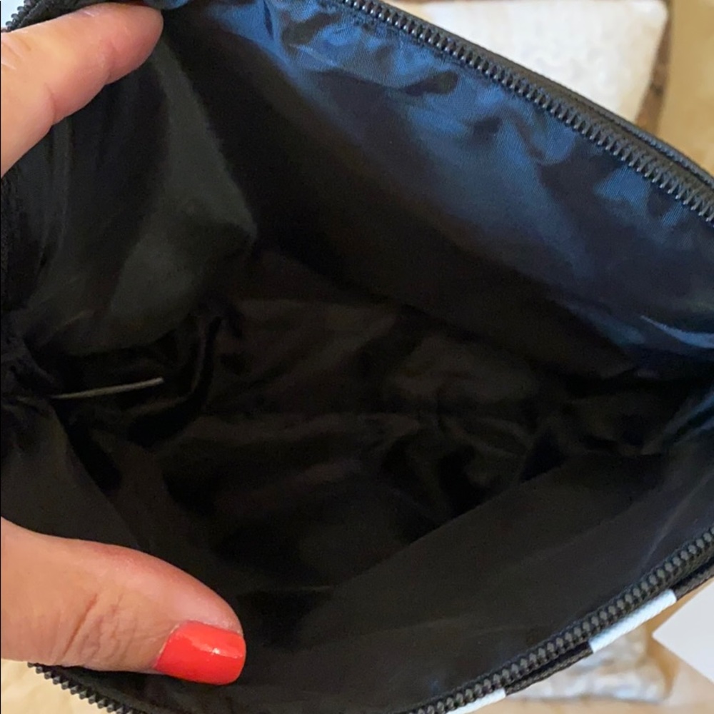 Cosmetic case - Picture 3 of 4